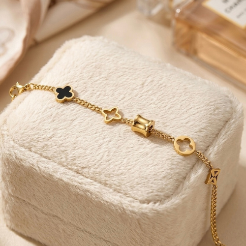 Lucky Clover Charm Bracelet