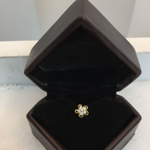 Diamond Flower Nose Pin